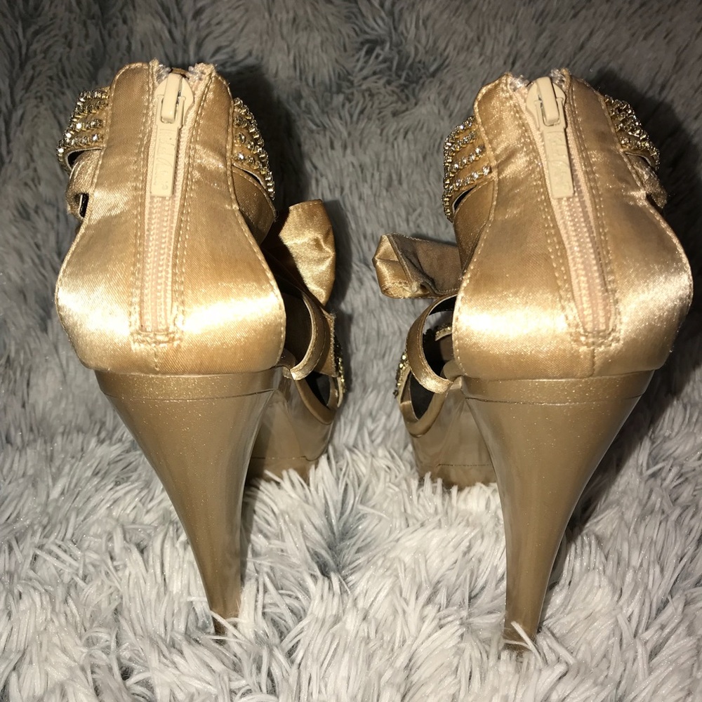 Heels - Picture 3 of 3
